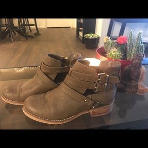 SIZE 9 FOREVER 21 TAN ANKLE BOOTIE